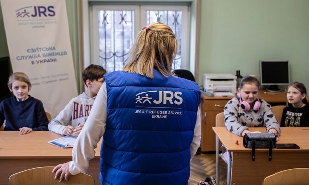 Понад 100 000 жертв війни в Україні отримали допомогу від Єзуїтської Служби Біженцям