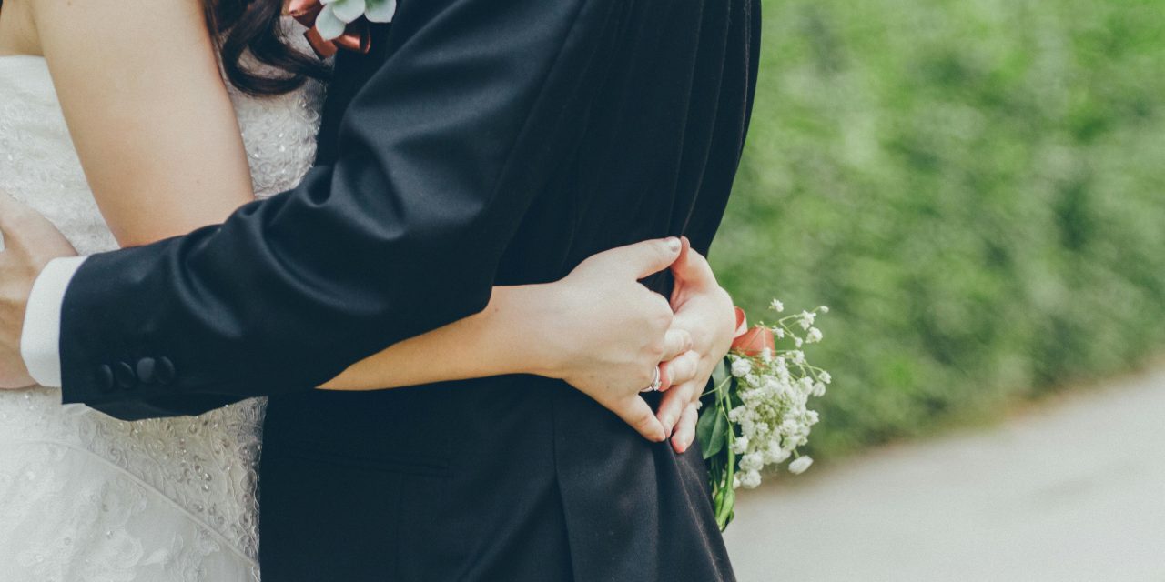 UNA CARO – Одне тіло